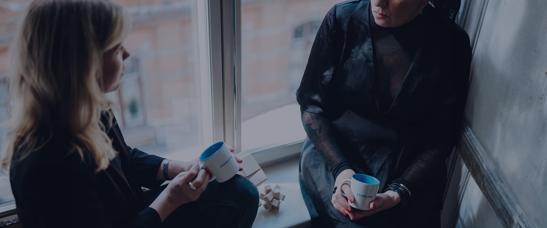 HERO Two women having a conversation Innofactor Sweden